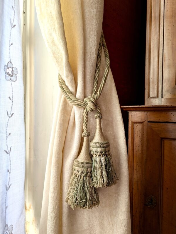 large Pair of Antique Chateau curtain tie backs with tassels - Image 3